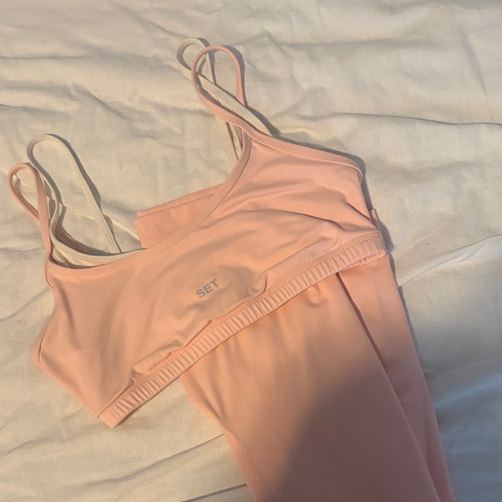 SET Active Peach Sports Bra and Leggings